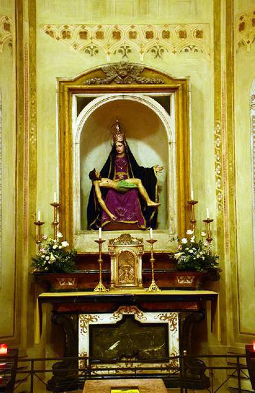 Altare della Madonna Addolorata.jpg