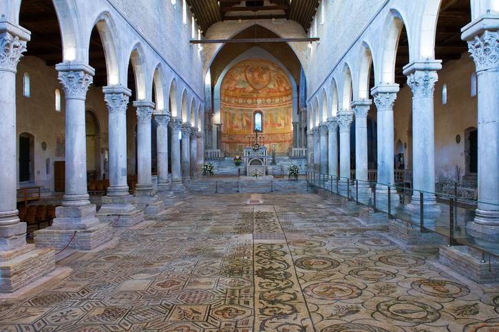 C:\fakepath\interno-basilica-aquileia.jpg